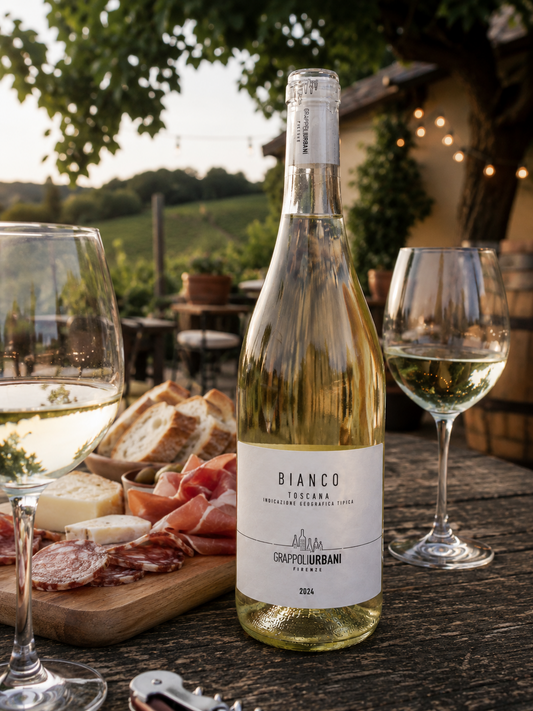Bianco Grappoli Urbani con calici all'aperto